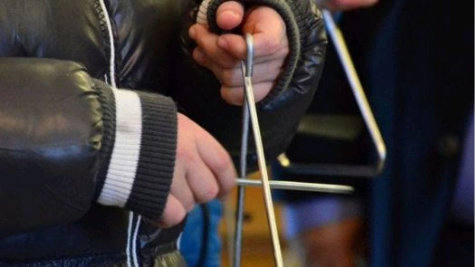 Ρομά λήστεψε παιδάκια που είχαν βγει για τα κάλαντα στην Πάτρα